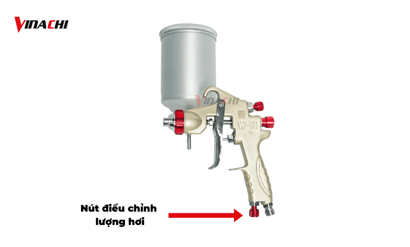 Điều chỉnh lượng hơi vào bằng núm điều chỉnh trên thân súng